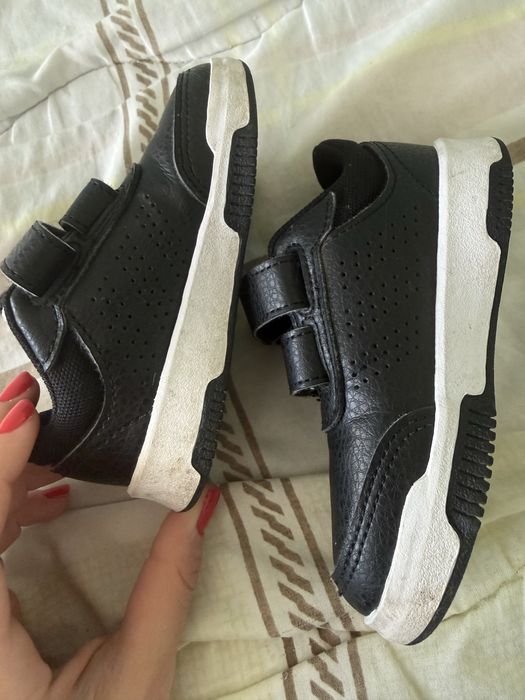 Нови пантофки Соник и маратонки адидас носени 23 размер