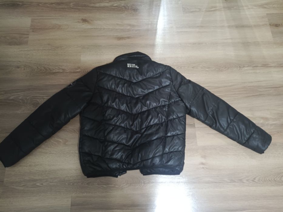 Стильная фирменная куртка