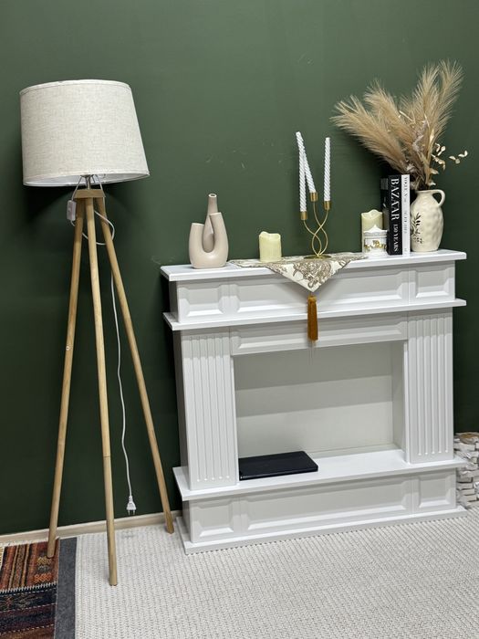 Продам камин, плюс декоры рядом