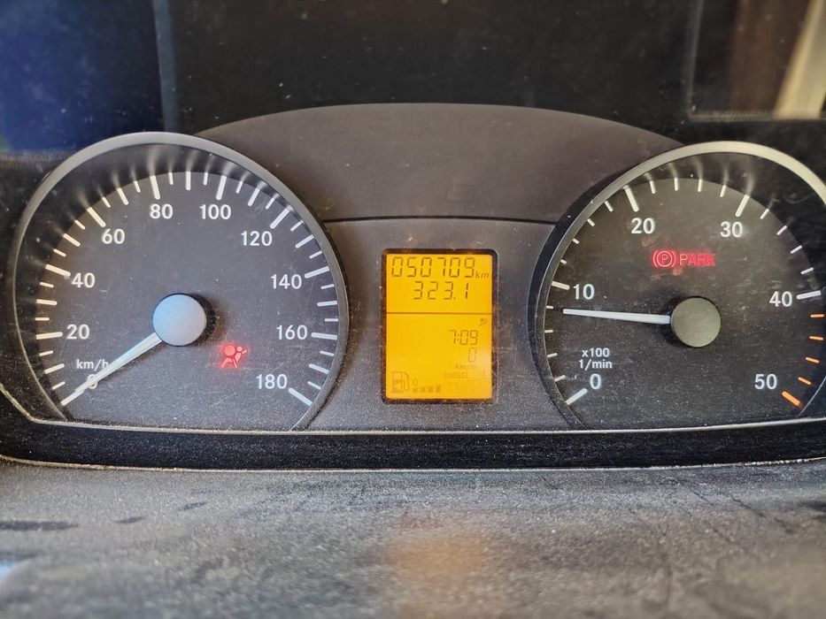 Autoutilitară N1 Mercedes
Culoare: Alb gri
Nr. Locuri: 2
Diesel
An fabricație: 2016
Unic proprietar
Bena se basculează atât lateral, cât și pe spate