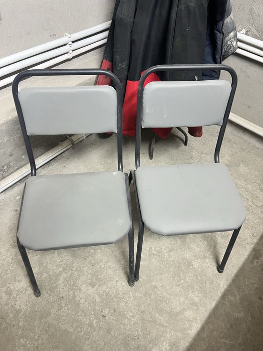 Продам 2 офисных стула