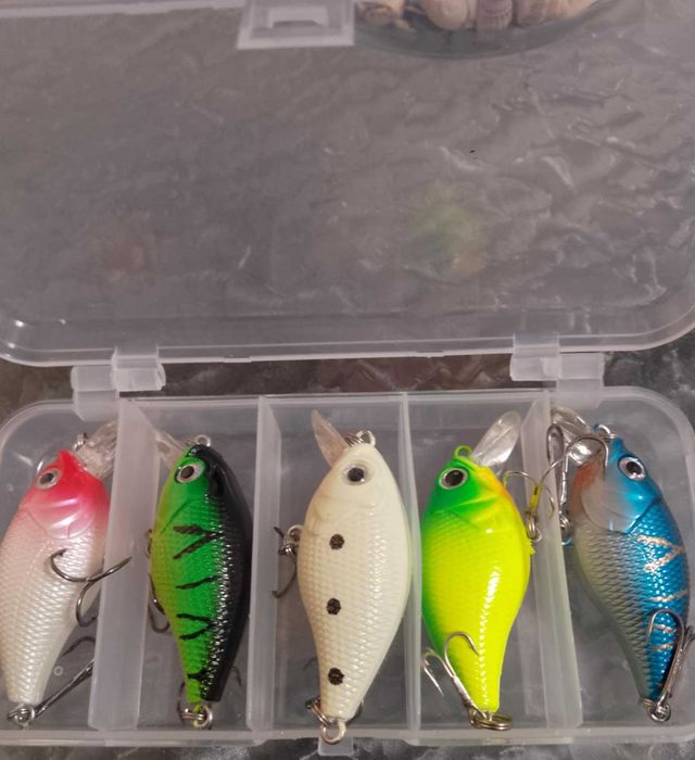 Риболовни воблери и куки – комплект