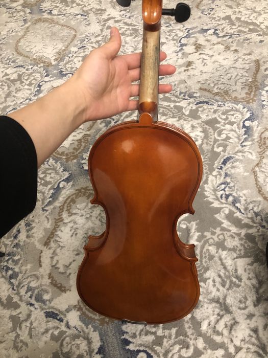 To‘liq to‘plamli skripka sotiladi 1 mln