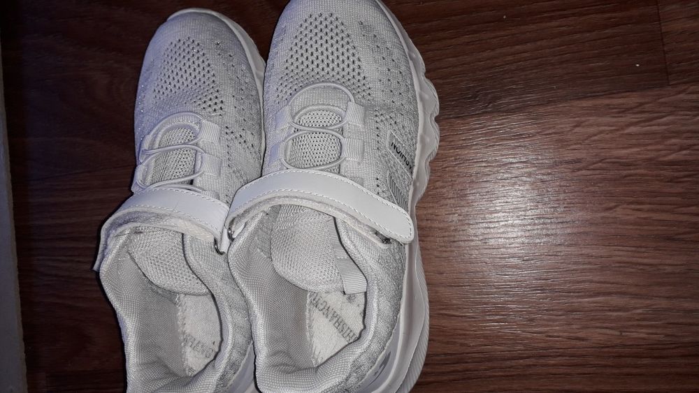 Кроссовки для девочек