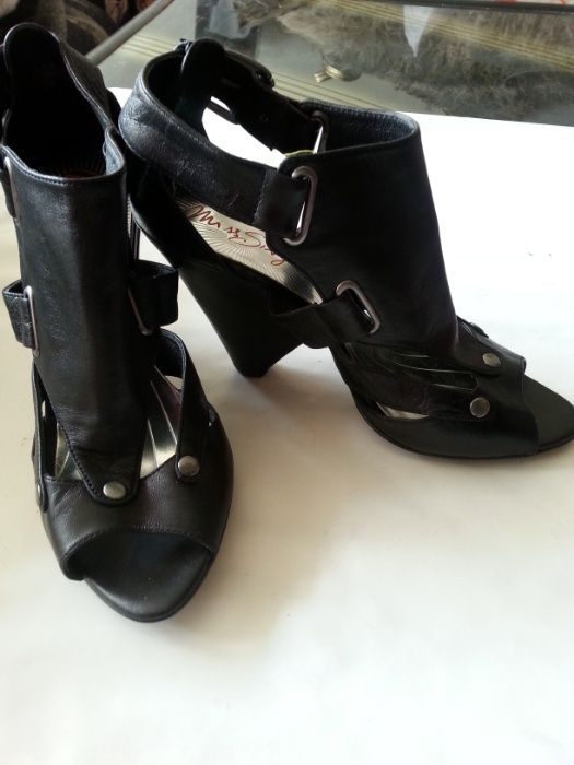 Модерни и практични обувки