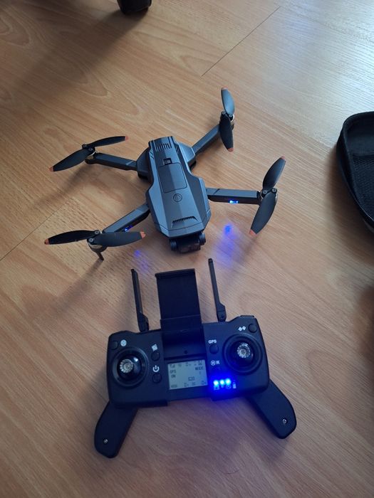 Дрон gps 4-axis работещ