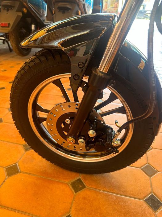 Elektro skuter yangi dastafka bor