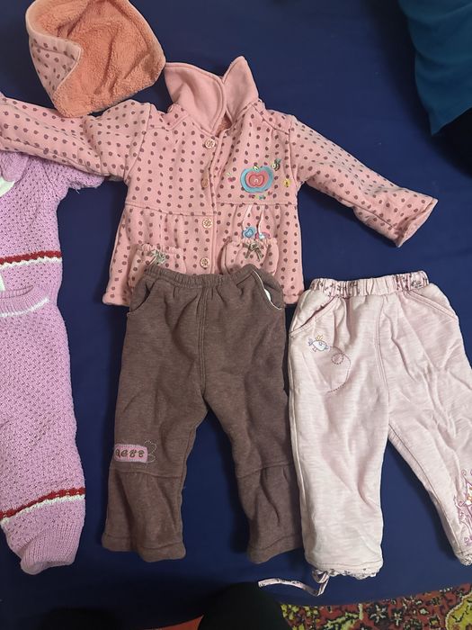 Отдам бесплатно теплые вещи на девочку 1,5 2 годика