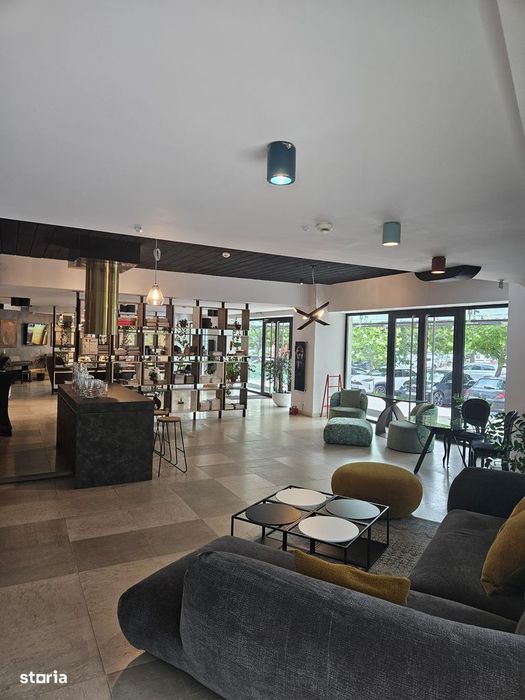Spațiu deosebit, parter, în clădire de birouri