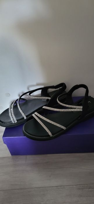 Продажа.  обуви   ..