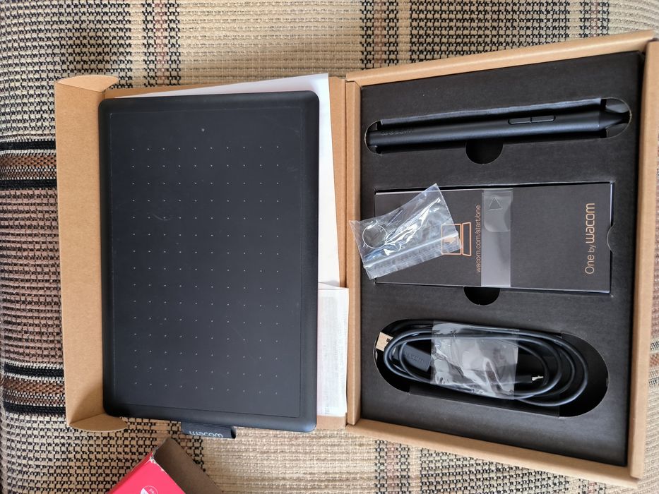 Vând tableta grafica One by Wacom