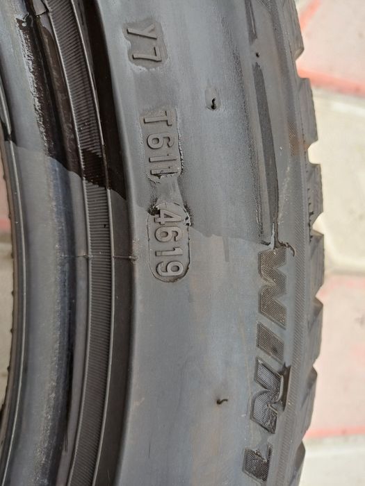 Vând 2 anvelope de iarna 225 50 r18 PIRELLI  foarte bune