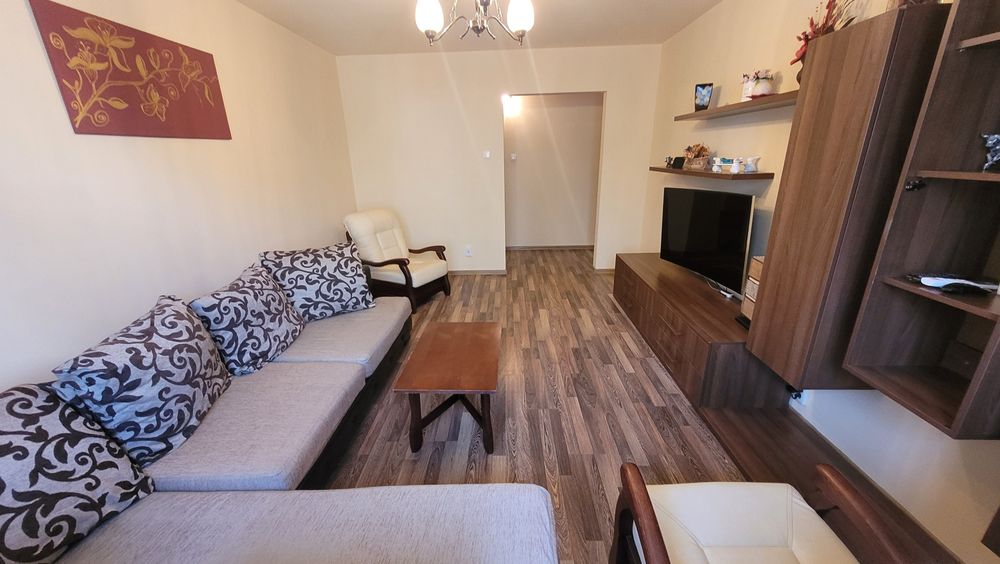 Apartament 3 camere de închiriat – Unirii (etaj 1, lângă școală)