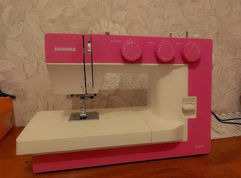 Швейная машина Janome