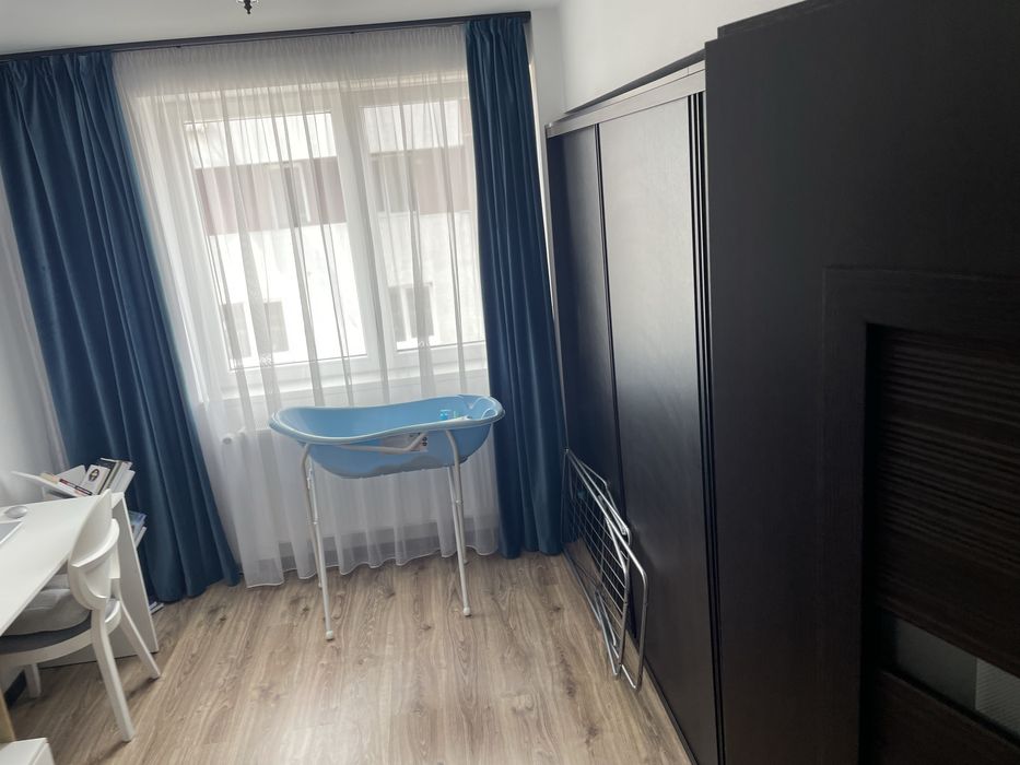 Vând Apartament  3 camere -zona Stadion - loc de parcare inclus