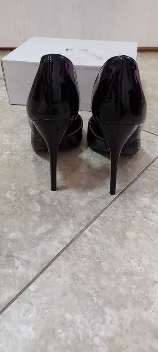 Pantofi cu toc stilleto 39,noi