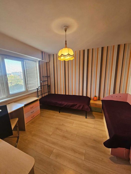 Дава се под наем Двустаен апартамент в Бургас, Славейков - 60 кв.м за 204 € - Снимка #1