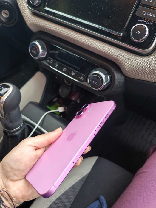 Vând I phone 16 Plus impecabil