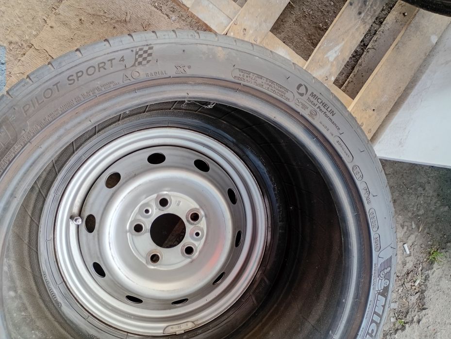 Michelin PS4  2бр.245/40/18 дот3618