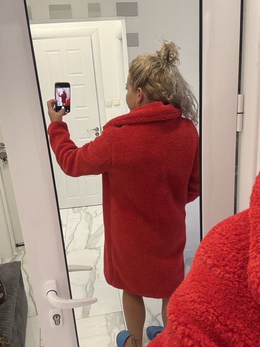 Зимно палто в червен цвят