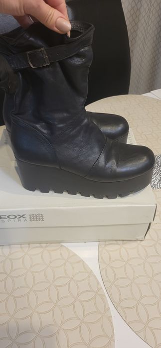 Боти на платформа естествена кожа