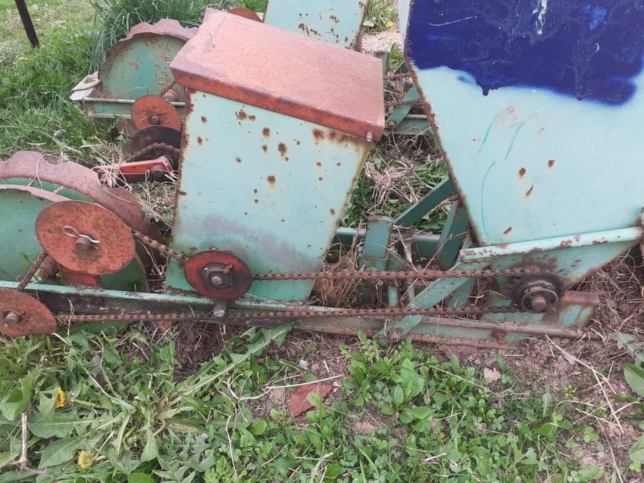 De vânzare semănătoare.