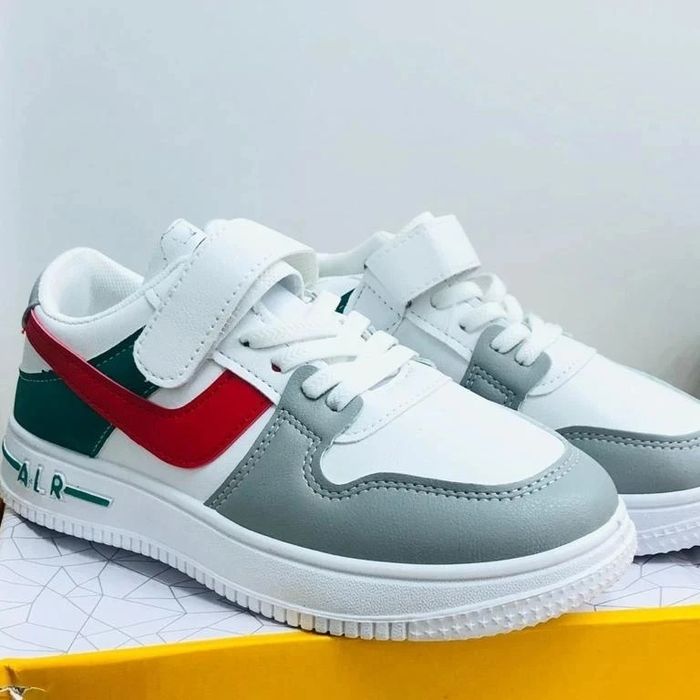 Детские кроссовки новый