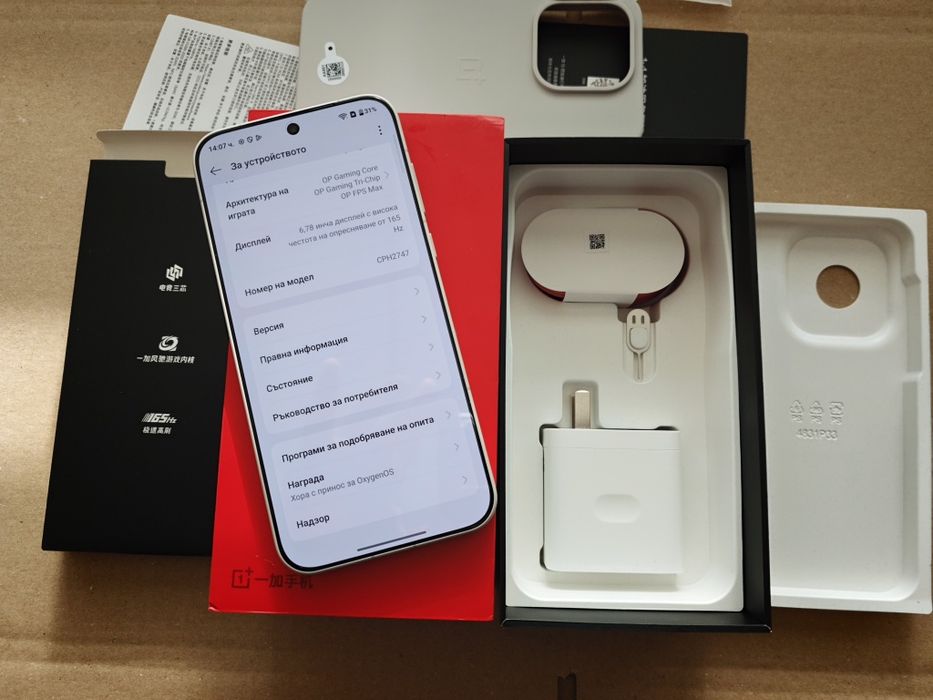 Чисто нов OnePlus 15 12/256GB Global SandStorm, Black