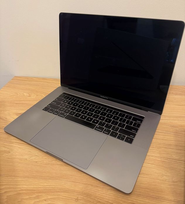 MacBook Pro 15 2019 | i9 2,4 GHz | 32 GB RAM | SSD 1 TB | Vega 20