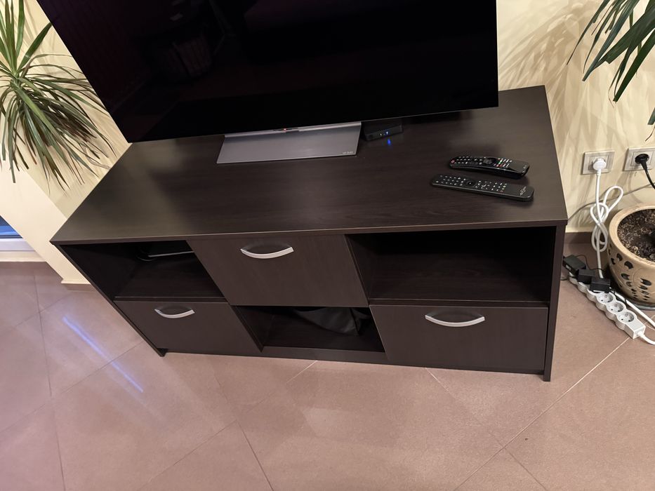 Тв шкаф с чекмеджета