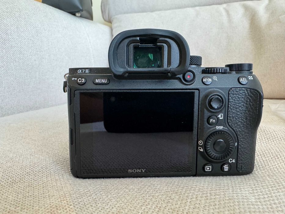 A7III 24.2MP Full-Frame Mirrorless Camera (Тяло)