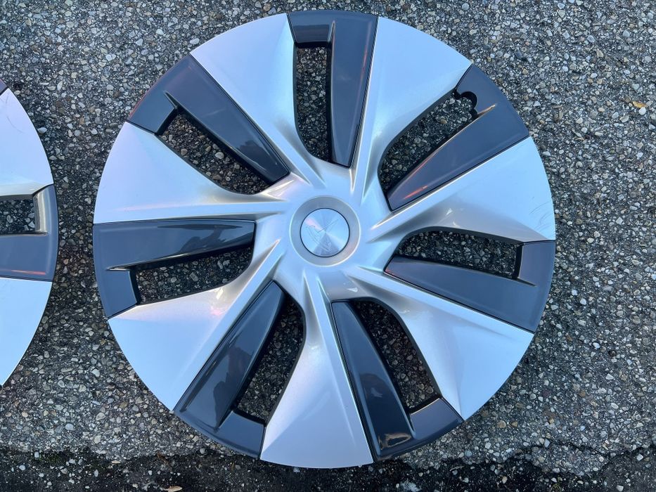 Capace foti Tesla  Model Y