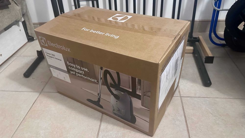 Aspirator cu sac NOU Electrolux Seria 300 EB31C1UG