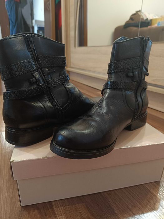 Ghete de piele in stare buna