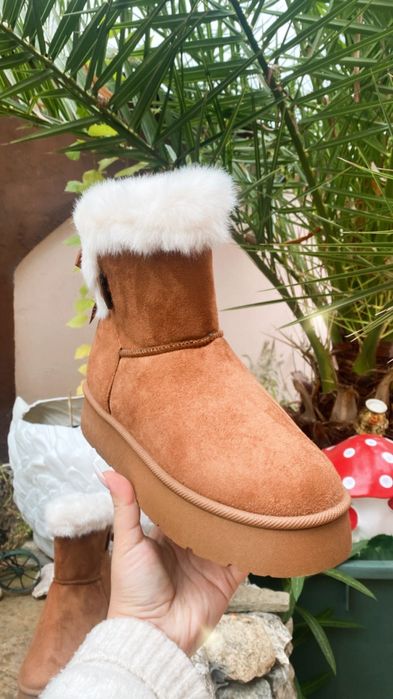 Vand UGG-uri noi 41