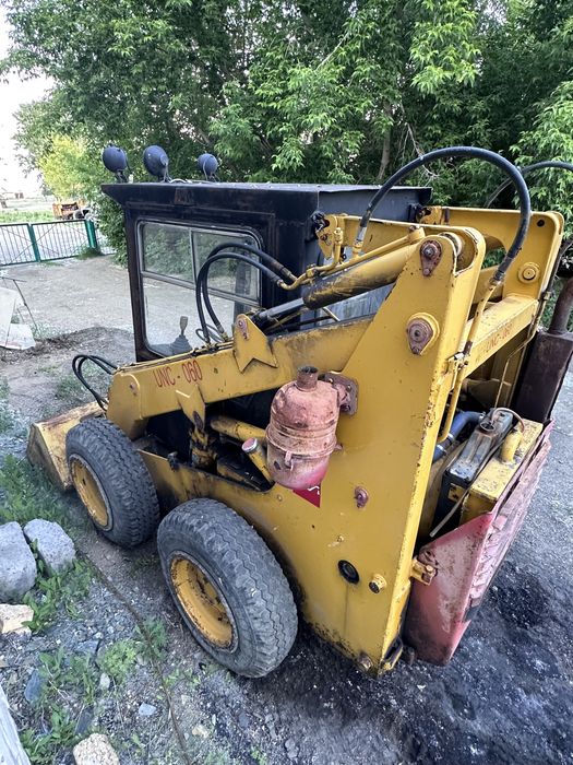 Мини погрузчик Unc 060