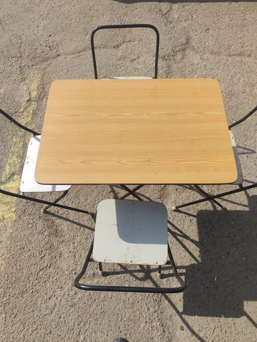 1 Стол 4 стула советских времён