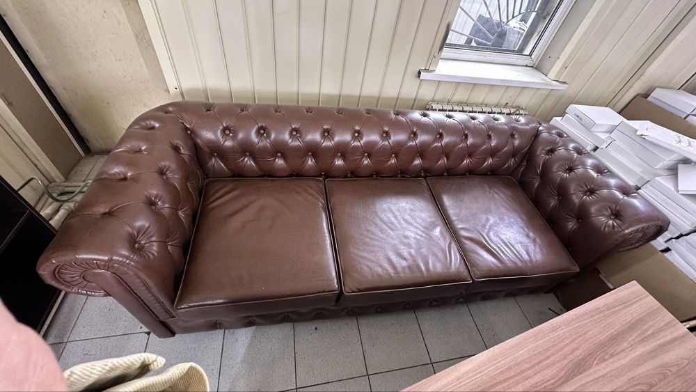 Кожанный диван с креслом