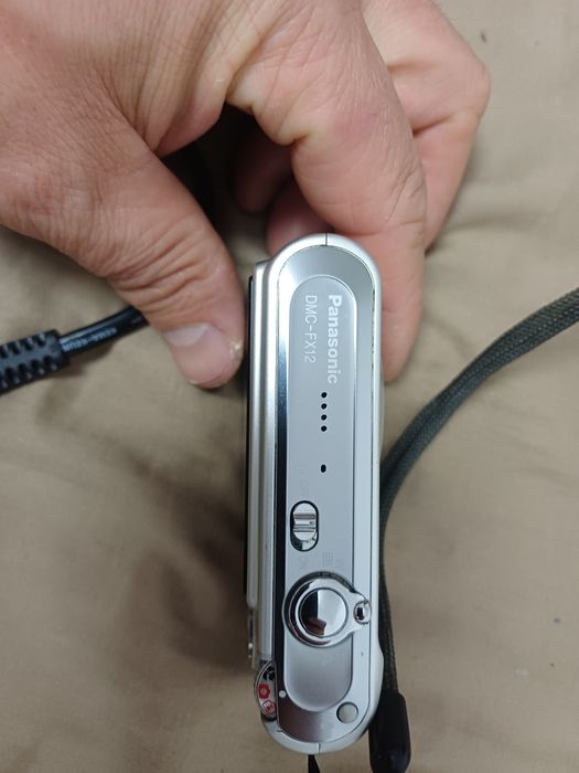 Panasonic Lumix DMC-FX12
Stare foarte buna
Are incarcator