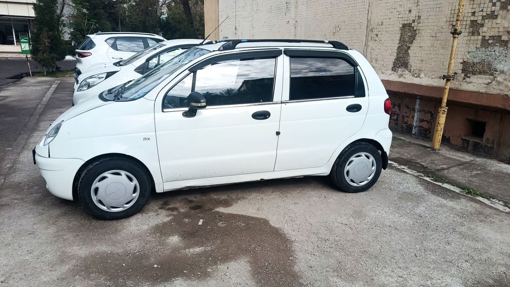 Matiz sotiladi 2009 yil 2500 kelishadigan joyi bor
