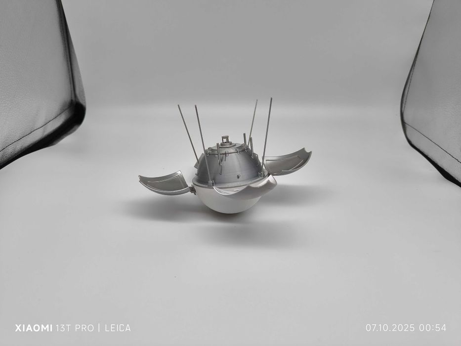 Сборная модель Луна -9 космический аппарат