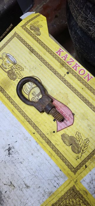 Продам буксировочный крюк на гольф3