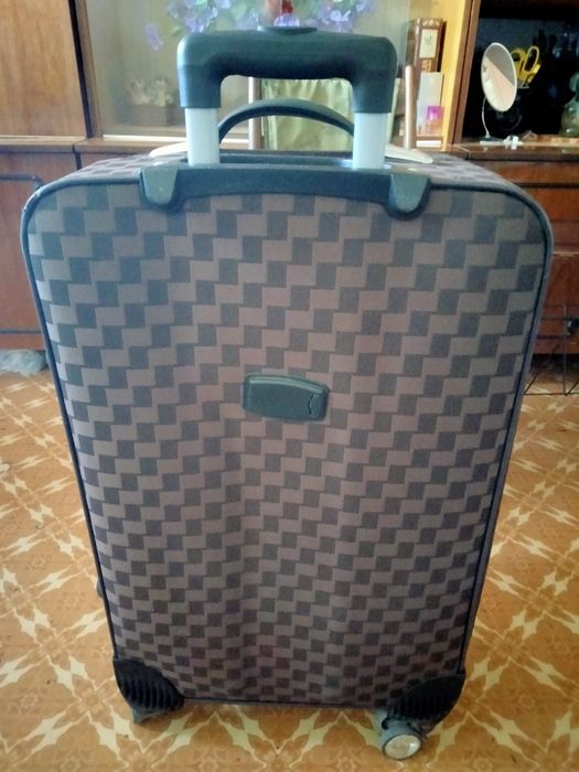 Чемодан на колесах