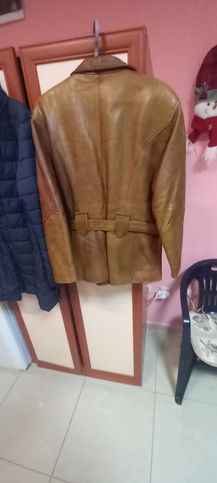 Продават се дамски якета