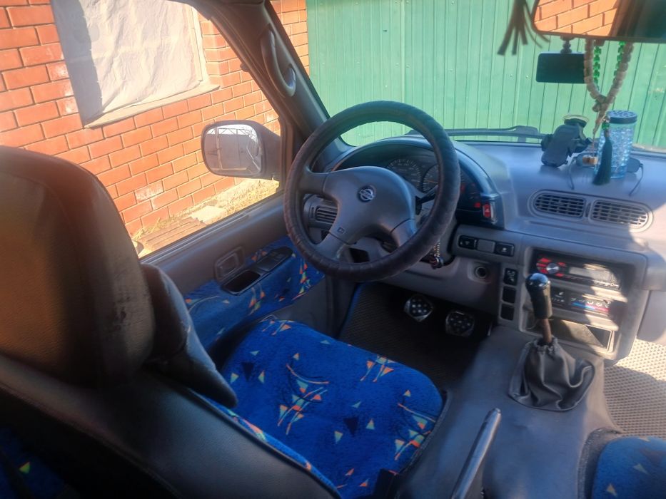 Нисан серена С 23