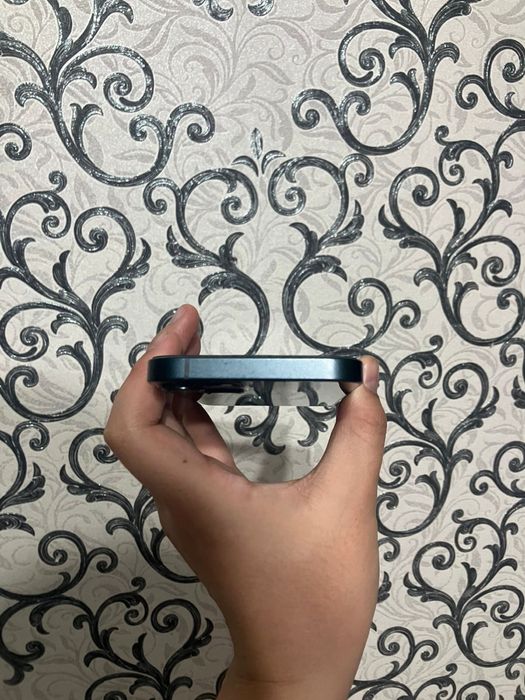 Продам iPhone 13