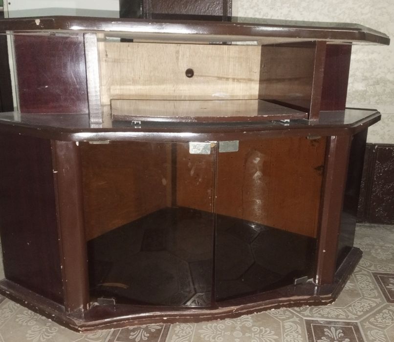 Тумбочка под телевизор