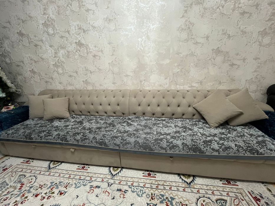 Продается диван. 4 метра
