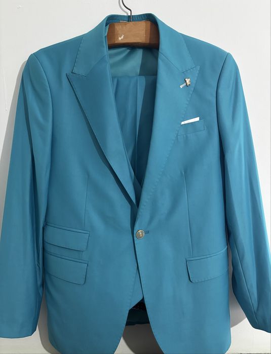 Costume bărbați slim fit (S-M) – 4 bucăți disponibile