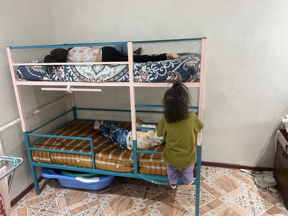 Детски кровать двух спалка с матрасом